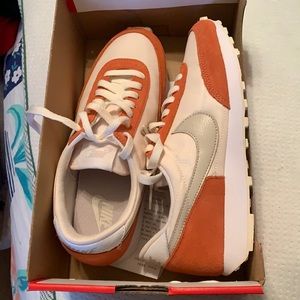 Nike daybreak desert